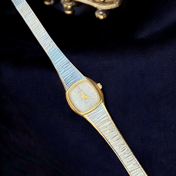 Vintage Elgin EK601-007 Diamond Quartz Two Tone Ladies Watch - Picture 8 of 15